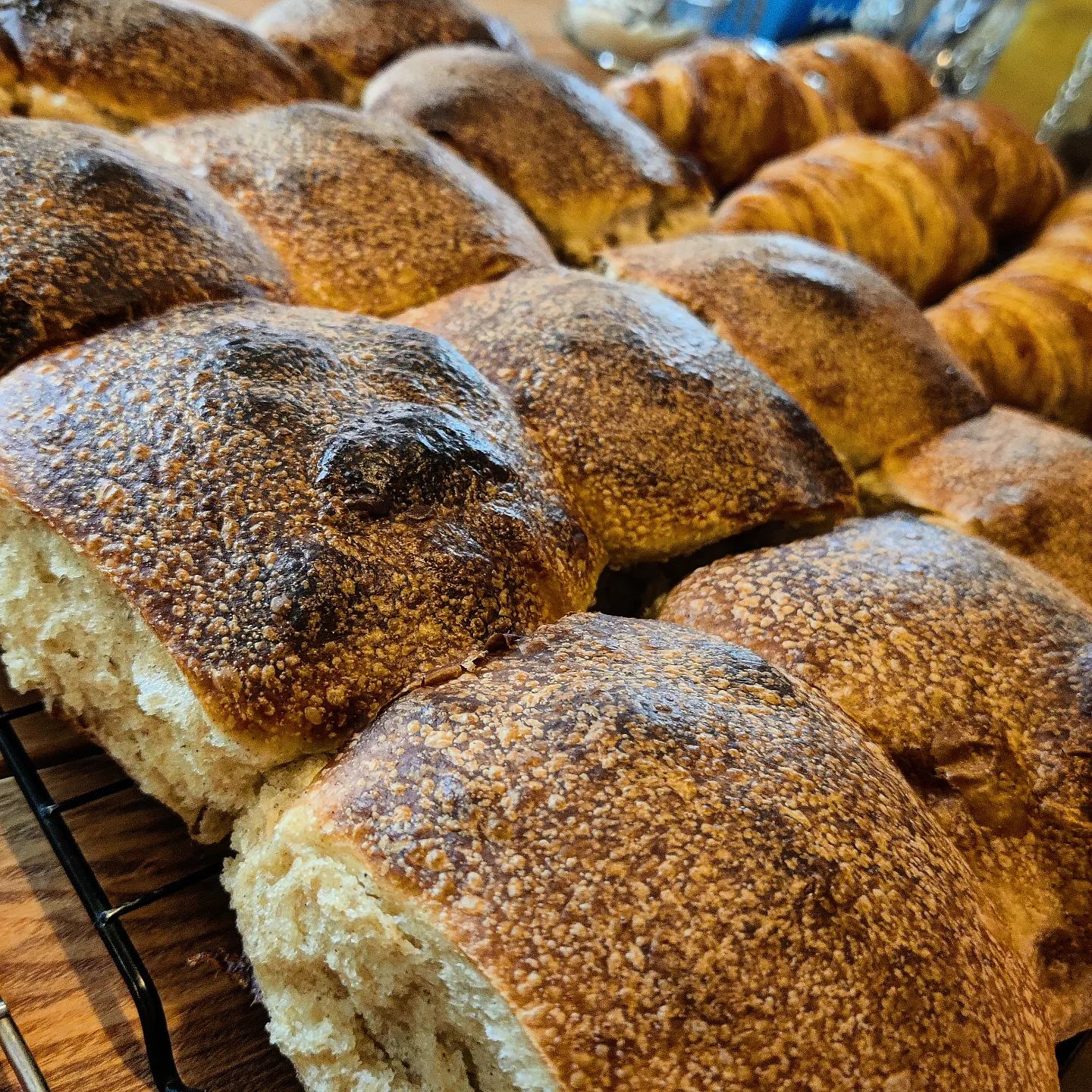 Brød og croissanter